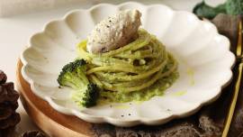 Bigoli con baccalà mantecato e pesto di broccolo di Tiziana Ricciardi